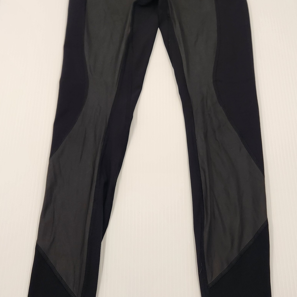 Lululemon Black Panel Active Leggings  Size 4 Mixed Texture Workout Tights